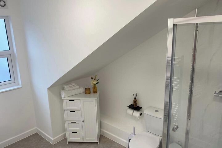 Room 2 of 75