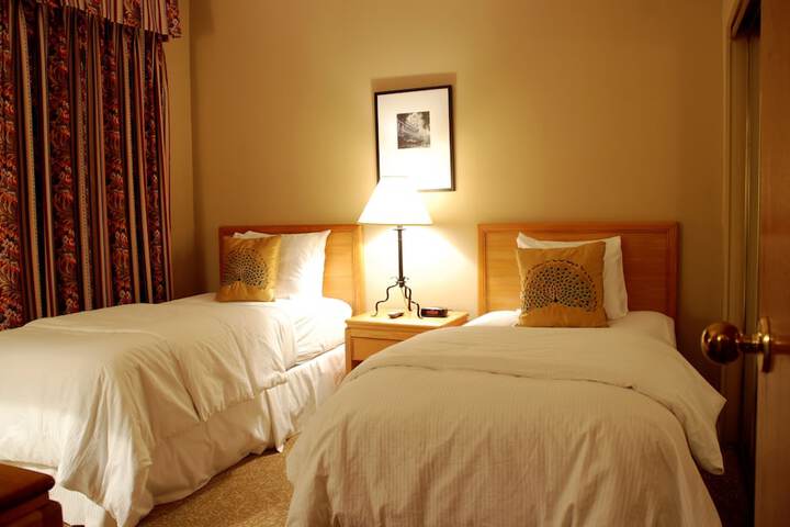 Room 2 of 82
