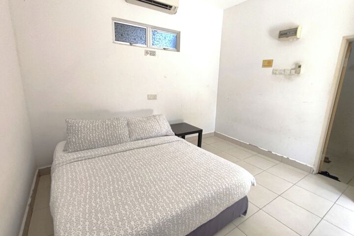 Room 2 of 27