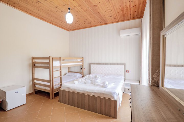 Room 40 of 77