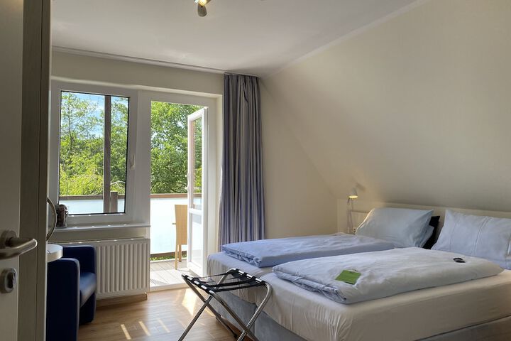 Room 3 of 34