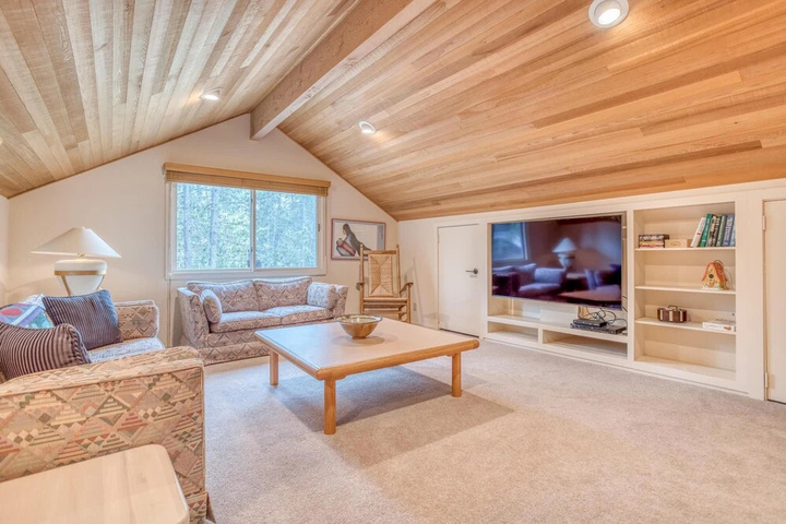 Room 4 of 24