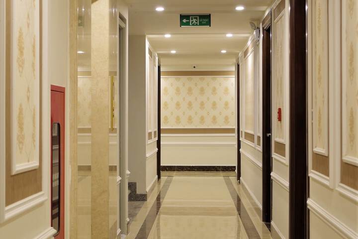 Ballroom/Hall 46 of 53