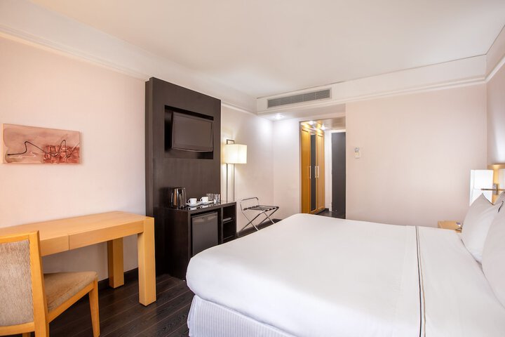 Room 9 of 128