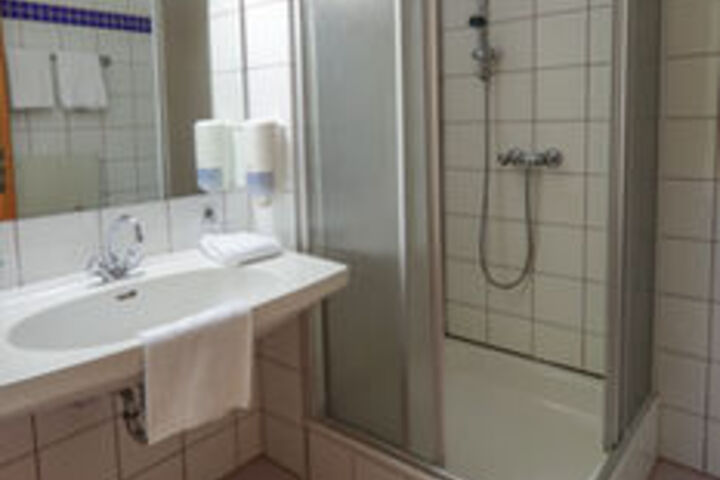 Room 4 of 23