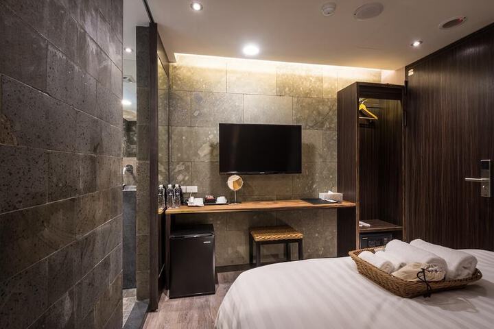 Room 34 of 64