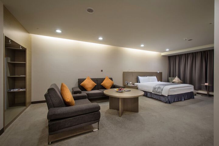 Room 43 of 79