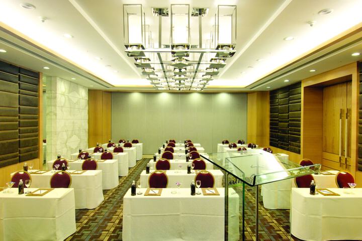 Ballroom/Hall 107 of 132