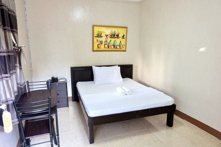 Room 3 of 28