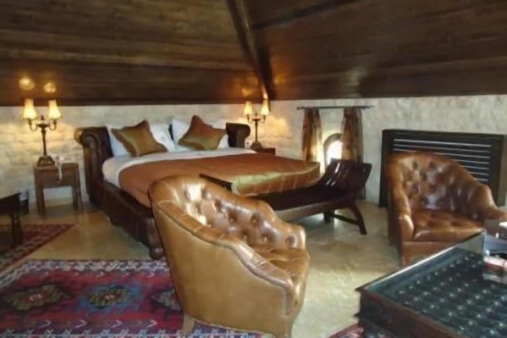 Room 13 of 49