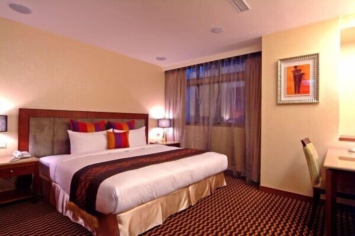 Room 14 of 33