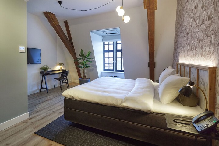 Room 15 of 30