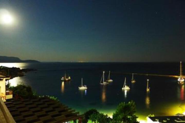 Hera II Hotel
