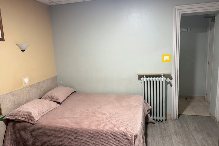 Room 11 of 32