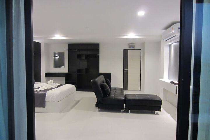 Room 9 of 63