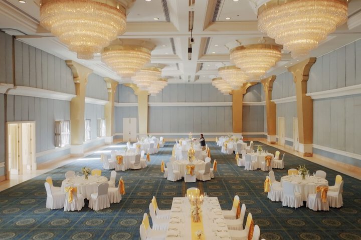 Ballroom/Hall 98 of 145
