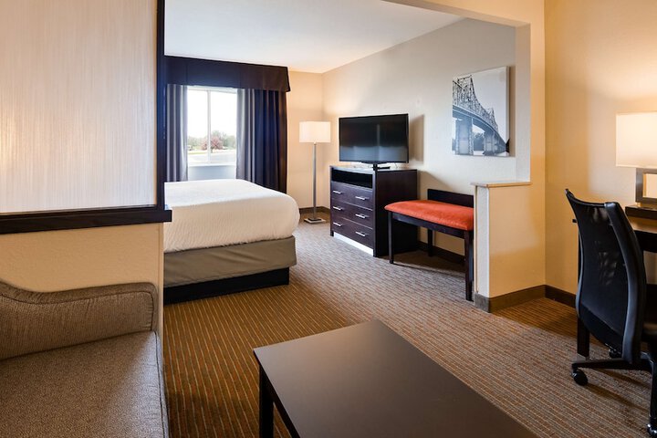 1 King Bed Pillowtop Microfridge 37in Led TV High Speed Full Breakfast (14 of 15)