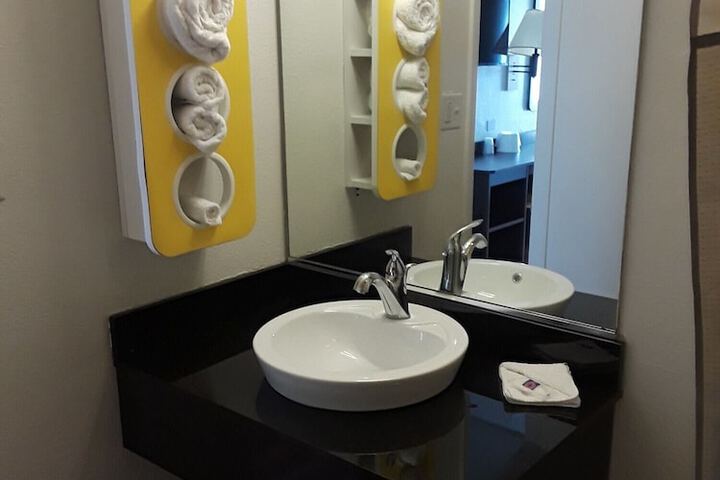 Bathroom sink