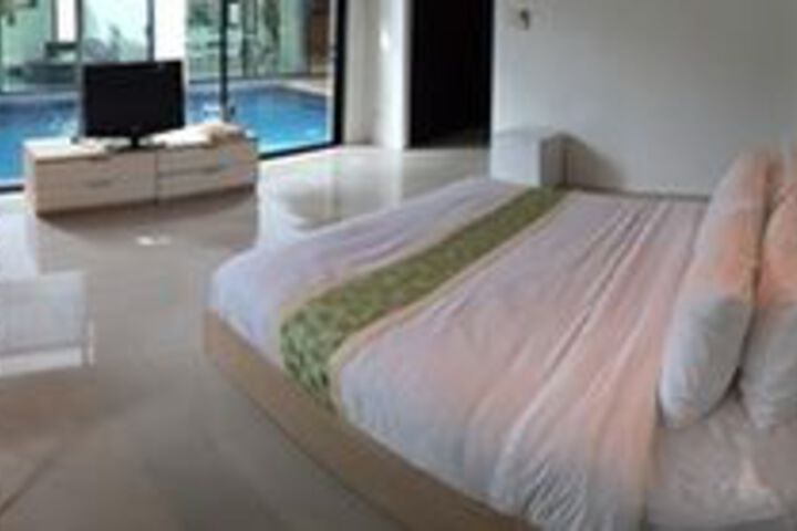 Room 17 of 35