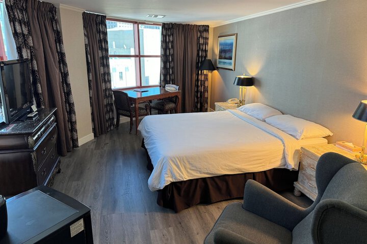 Room 13 of 26