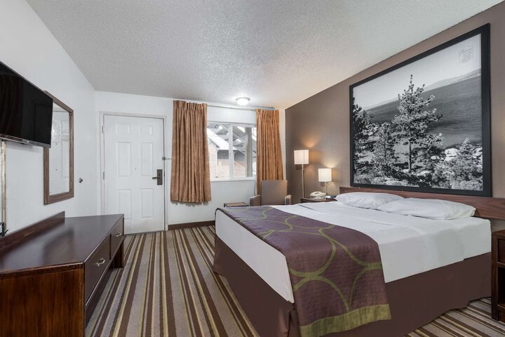 Room 13 of 32