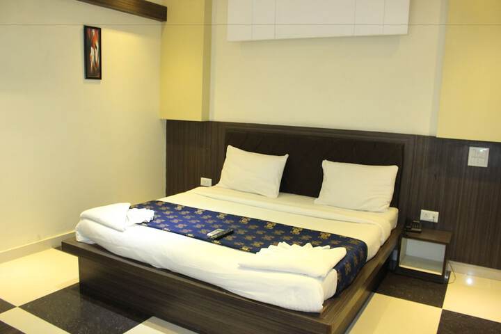 Room 4 of 27