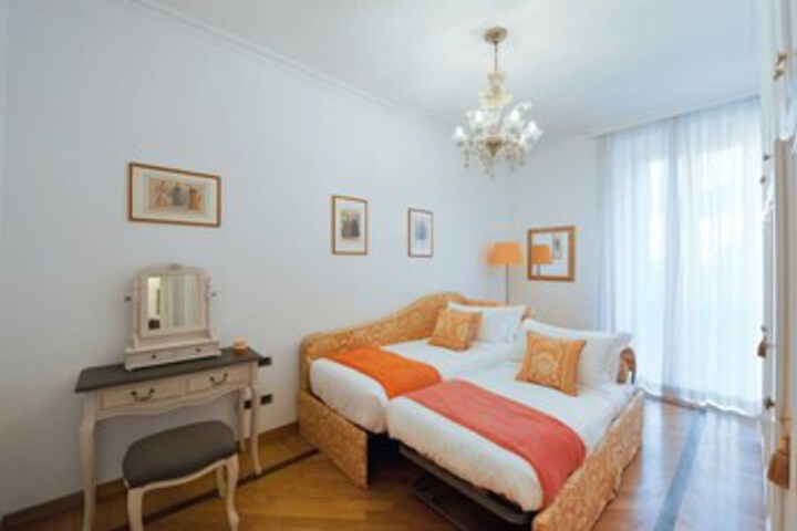 Room 16 of 28
