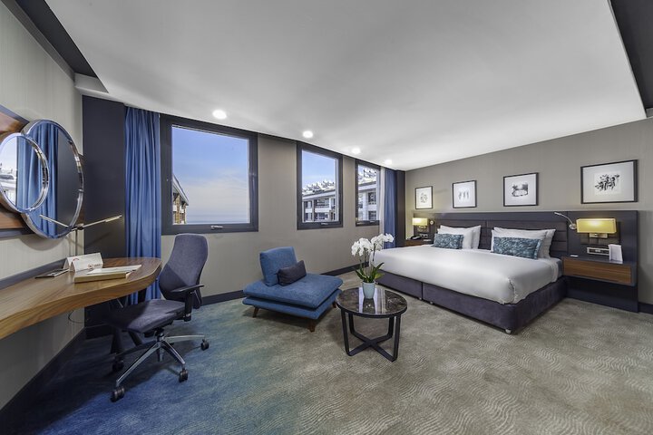 Room 17 of 32