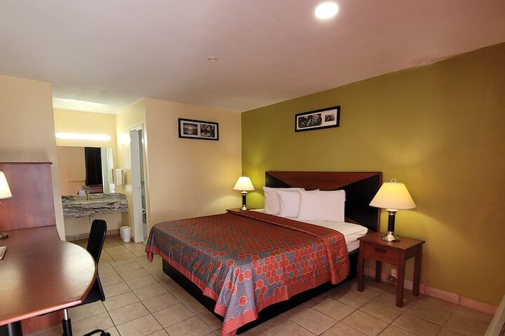 Room 8 of 17