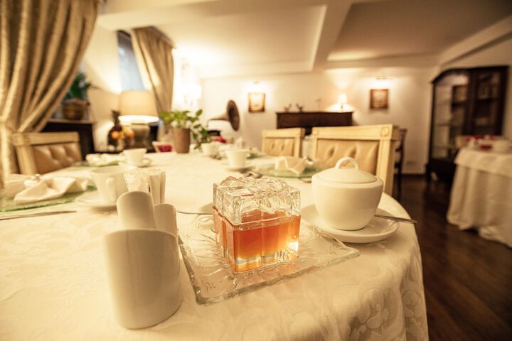 Breakfast/Coffee Service 106 of 142