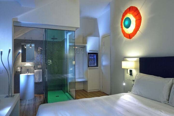 Room 31 of 76