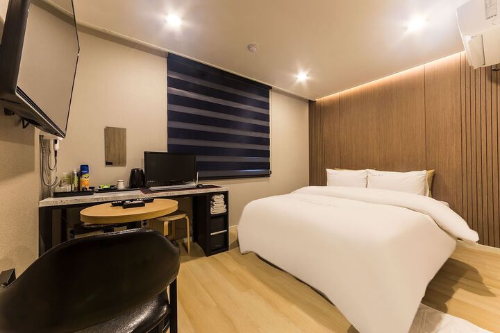 Room 53 of 155