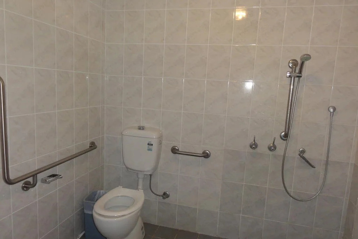 Room 6 of 13