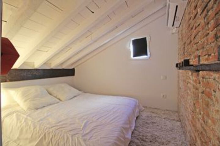 Room 11 of 25