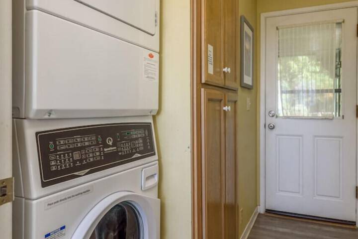 Laundry 18 of 32