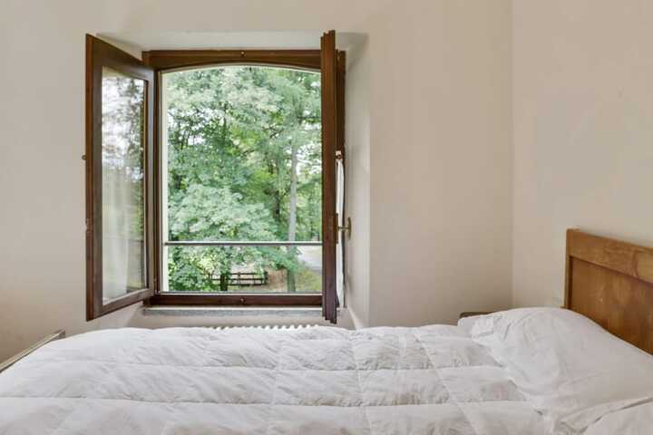 Room 10 of 38