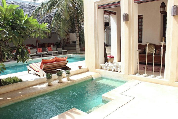 Hotel with Pool