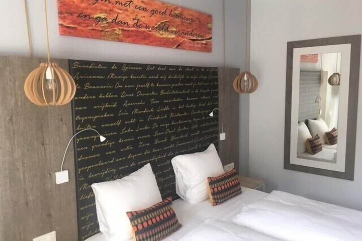 Room 37 of 103