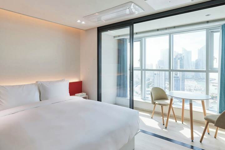 Room 9 of 56