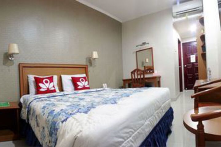 Room 10 of 25