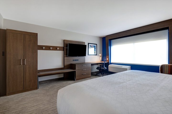 1 King Bed Accessible (5 of 21)