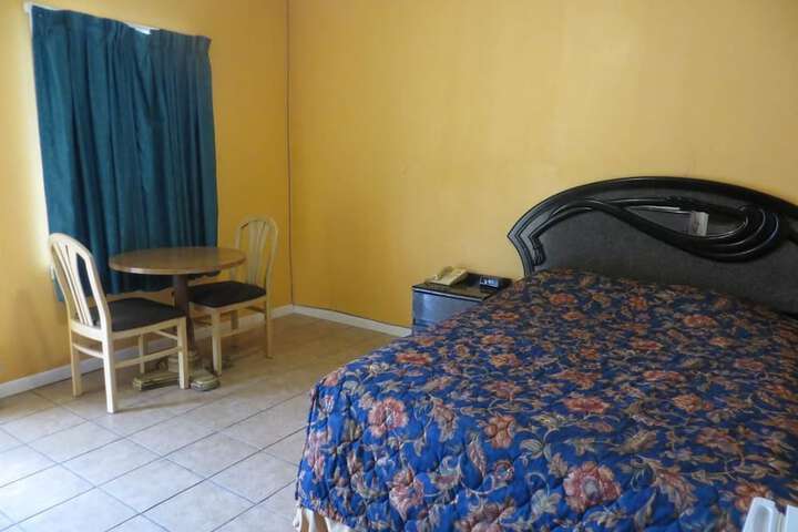 Room 7 of 13