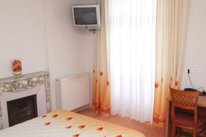 Room 12 of 33