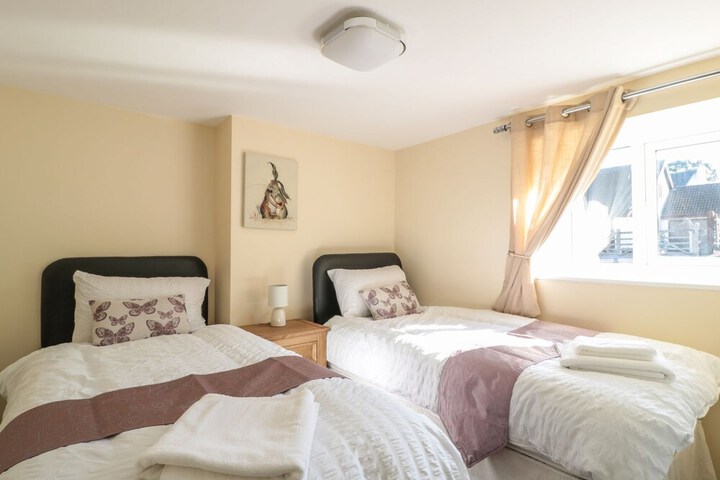 Room 3 of 6