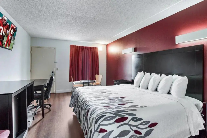 Room 5 of 12