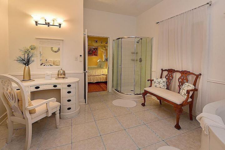 Room 27 of 171