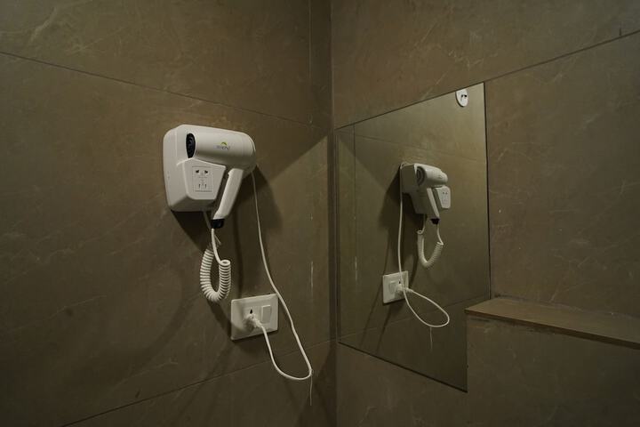 Room 28 of 32