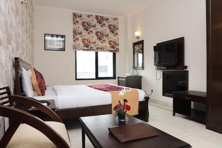 Room 15 of 26