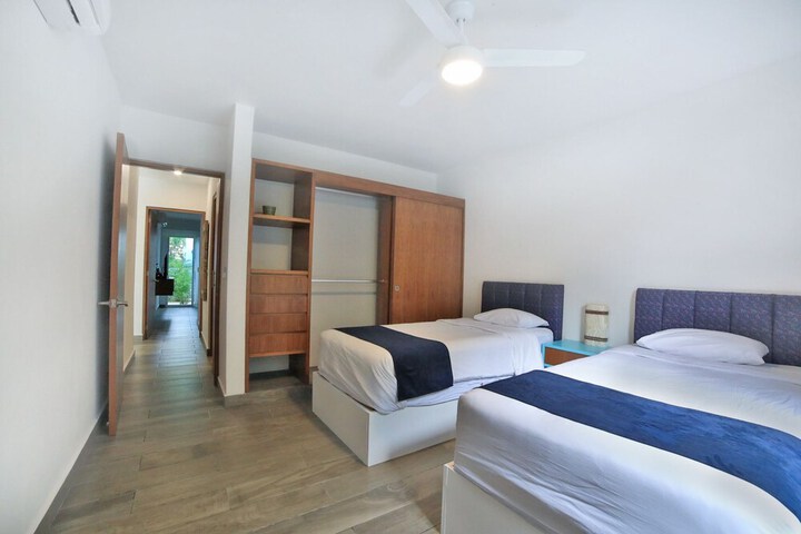 Room 4 of 37
