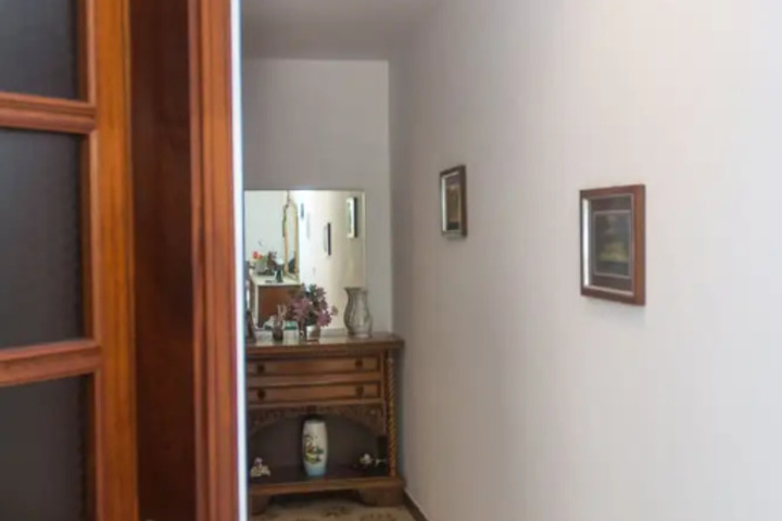 Room 10 of 17
